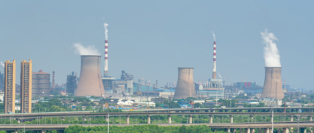 1615363186234056.jpg 摄图网_501359188_wx_公路旁工厂烟囱净化炉环保环境(非企业商用).jpg