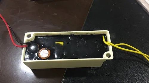 环氧灌封胶固化后表面不平整是什么原因？