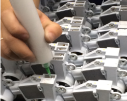 汽车电机调节器空腔填充