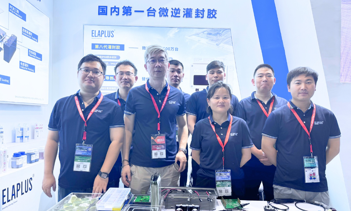 拜高高材光伏展合影 拜高高材光伏展合影